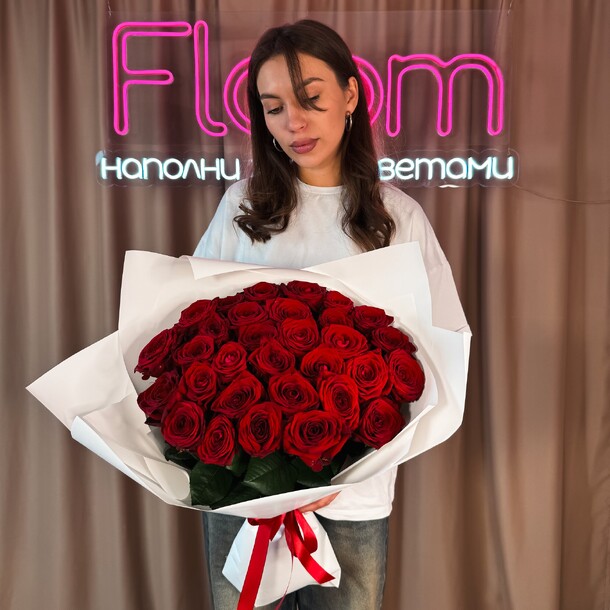35 стойких роз, артикул F1286157 - 11380 рублей, доставка по городу. Flawery - доставка цветов