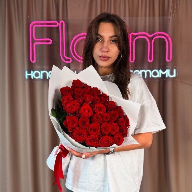 Красные ароматные розы, артикул F1286178 - 9980 рублей, доставка по городу. Flawery - доставка цветов