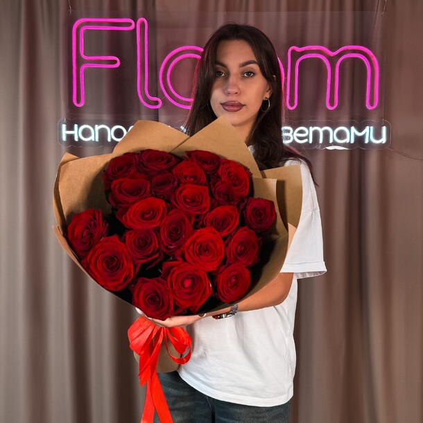 Красные ароматные розы, артикул F1286200 - 8880 рублей, доставка по городу. Flawery - доставка цветов