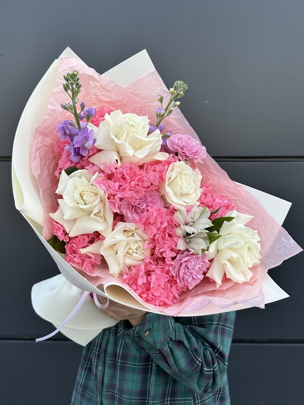 Букет с французскими розами, артикул F1269409 - 8030 рублей, доставка по городу. Flawery - доставка цветов