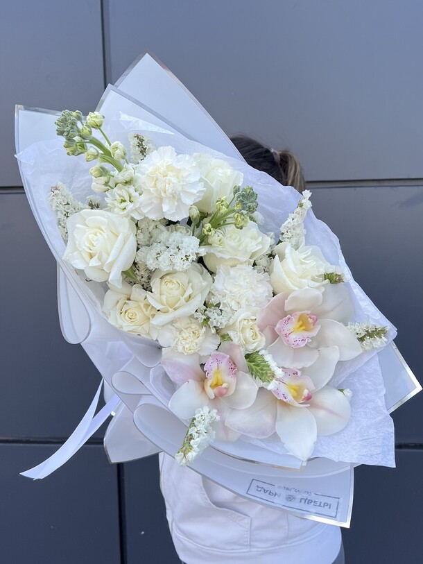 Букет с пломбирными цветами, артикул F1269755 - 9350 рублей, доставка по городу. Flawery - доставка цветов