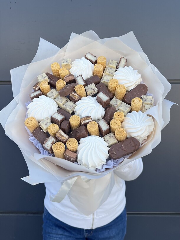 Сладкий букет, артикул F1274832 - 6600 рублей, доставка по городу. Flawery - доставка цветов