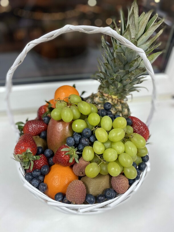 Фруктовая корзина, артикул F1275878 - 7700 рублей, доставка по городу. Flawery - доставка цветов