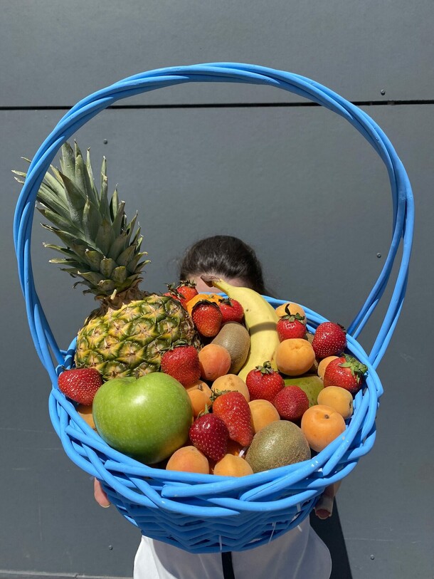 Фруктовая корзина, артикул F1275879 - 5500 рублей, доставка по городу. Flawery - доставка цветов