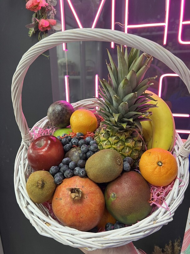 Фруктовая корзина, артикул F1275880 - 6050 рублей, доставка по городу. Flawery - доставка цветов