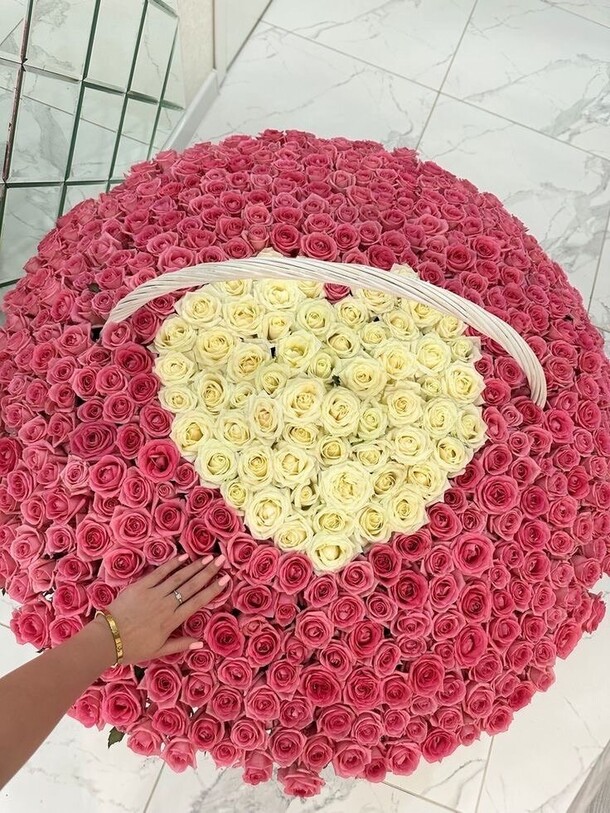 Корзина с 501 розой, артикул F1277469 - 149600 рублей, доставка по городу. Flawery - доставка цветов