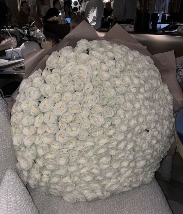 Букет из 201 белой розы, артикул F1278225 - 77000 рублей, доставка по городу. Flawery - доставка цветов