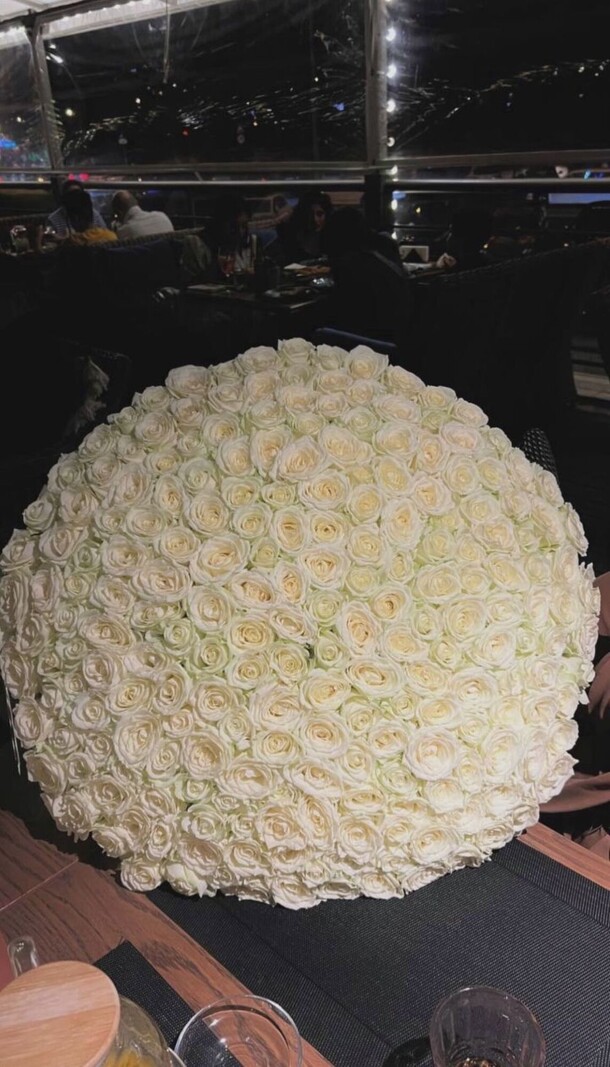 Букет из 201 розы, артикул F1278229 - 77000 рублей, доставка по городу. Flawery - доставка цветов