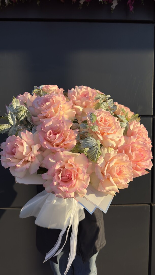 Букет с французскими розами, артикул F1284254 - 8250 рублей, доставка по городу. Flawery - доставка цветов