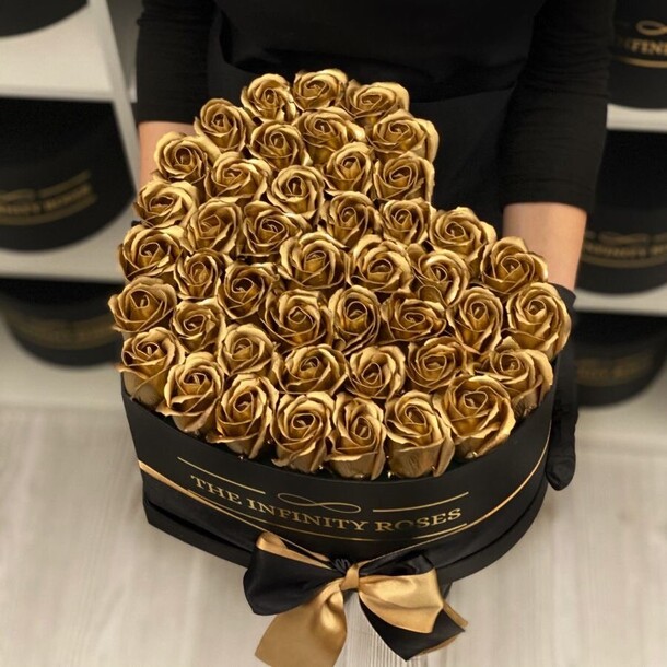 Сердце из золотых роз, артикул F1285621 - 26950 рублей, доставка по городу. Flawery - доставка цветов