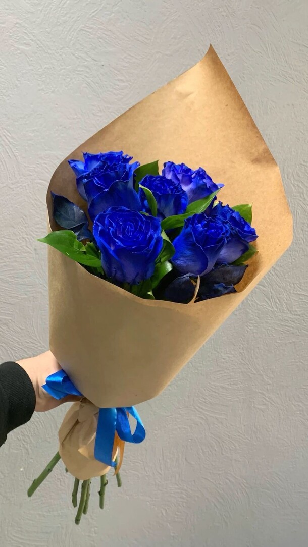 Букет из 7 синих роз, артикул F1287797 - 4950 рублей, доставка по городу. Flawery - доставка цветов
