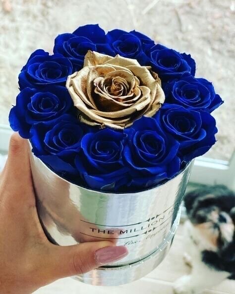 Коробочка с синими розами, артикул F1289051 - 8250 рублей, доставка по городу. Flawery - доставка цветов