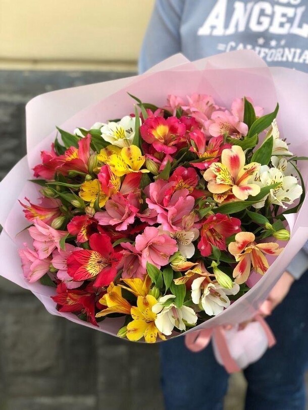 Букет из альстромерии, артикул F1290786 - 5610 рублей, доставка по городу. Flawery - доставка цветов