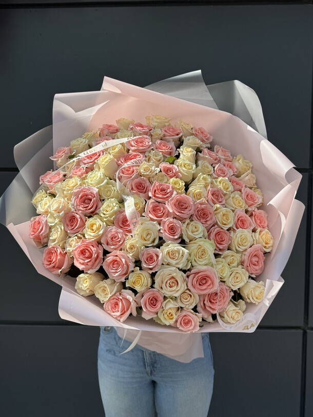 Букет из 101 розы, артикул F1292396 - 38500 рублей, доставка по городу. Flawery - доставка цветов