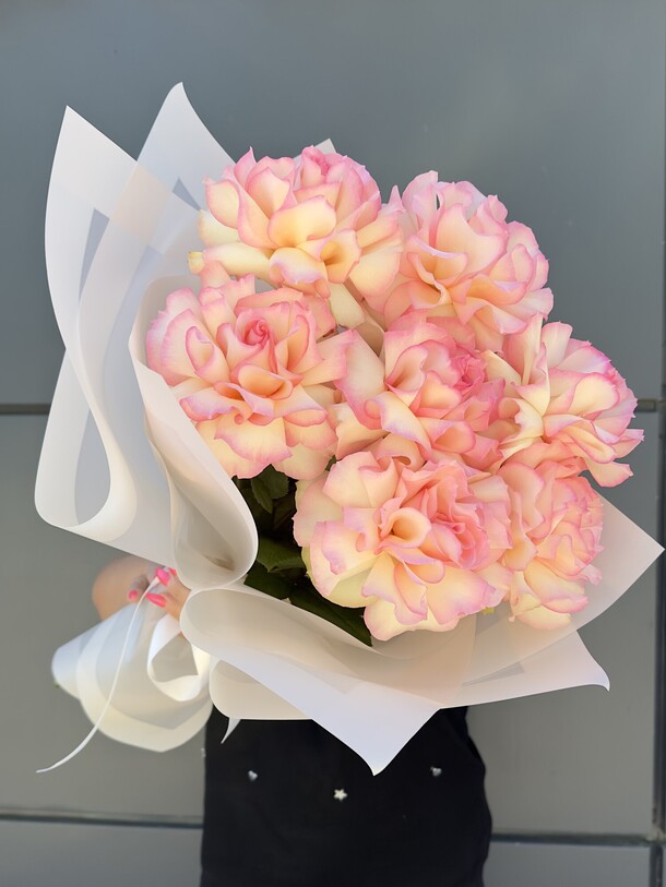 Букет из французских роз, артикул F1295665 - 4290 рублей, доставка по городу. Flawery - доставка цветов