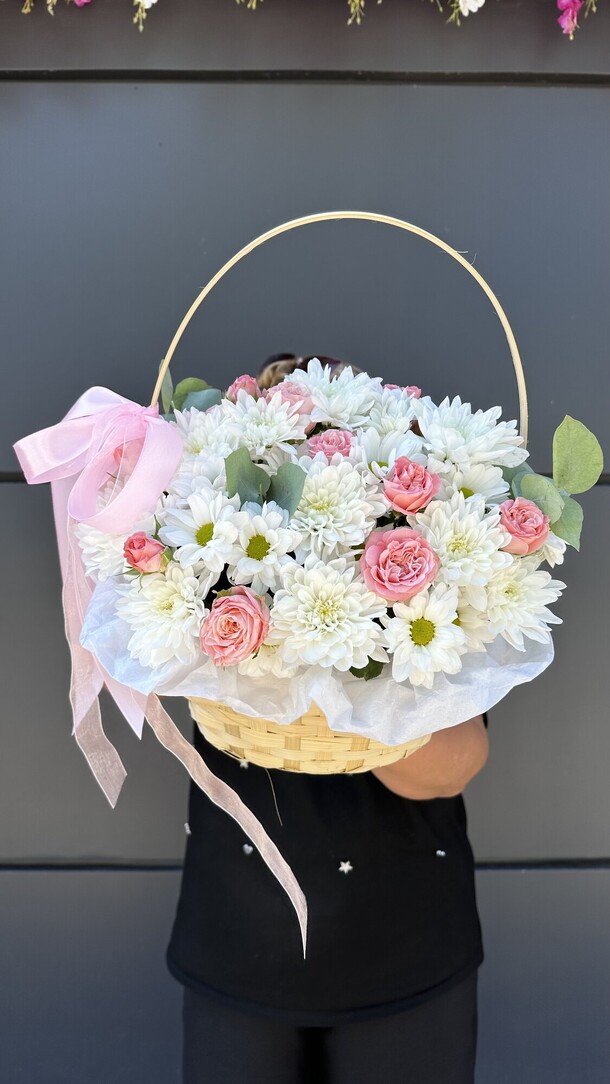 Цветочная корзина, артикул F1296140 - 8360 рублей, доставка по городу. Flawery - доставка цветов