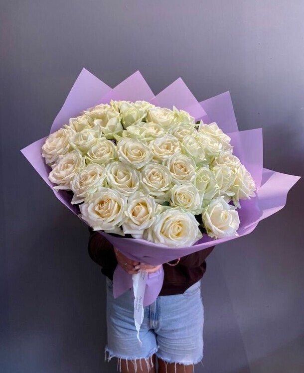 Букет из 31 розы, артикул F1304716 - 16500 рублей, доставка по городу. Flawery - доставка цветов