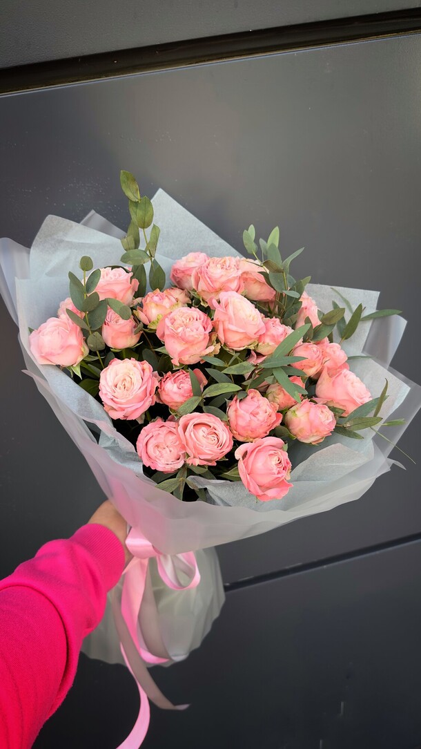 Букет из кустовых роз, артикул F1308218 - 6490 рублей, доставка по городу. Flawery - доставка цветов