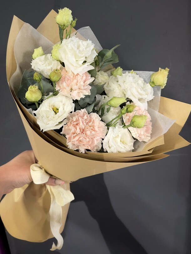 Букет-комплимент, артикул F1314890 - 3520 рублей, доставка по городу. Flawery - доставка цветов