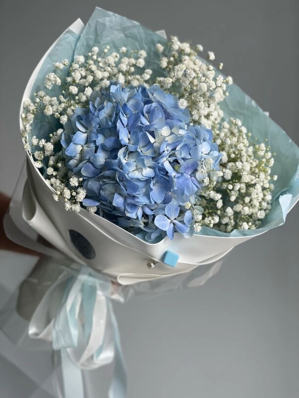 Букет с гортензией и гипсофилой, артикул F1333940 - 6050 рублей, доставка по городу. Flawery - доставка цветов