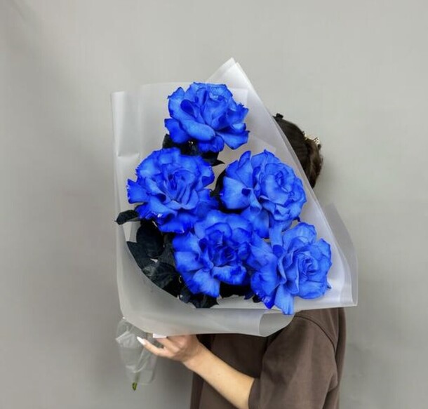 5 синих французских роз, артикул F1334964 - 3960 рублей, доставка по городу. Flawery - доставка цветов