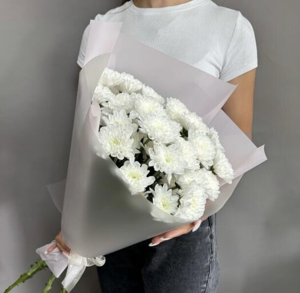 Букет с хризантемой, артикул F1334972 - 3630 рублей, доставка по городу. Flawery - доставка цветов