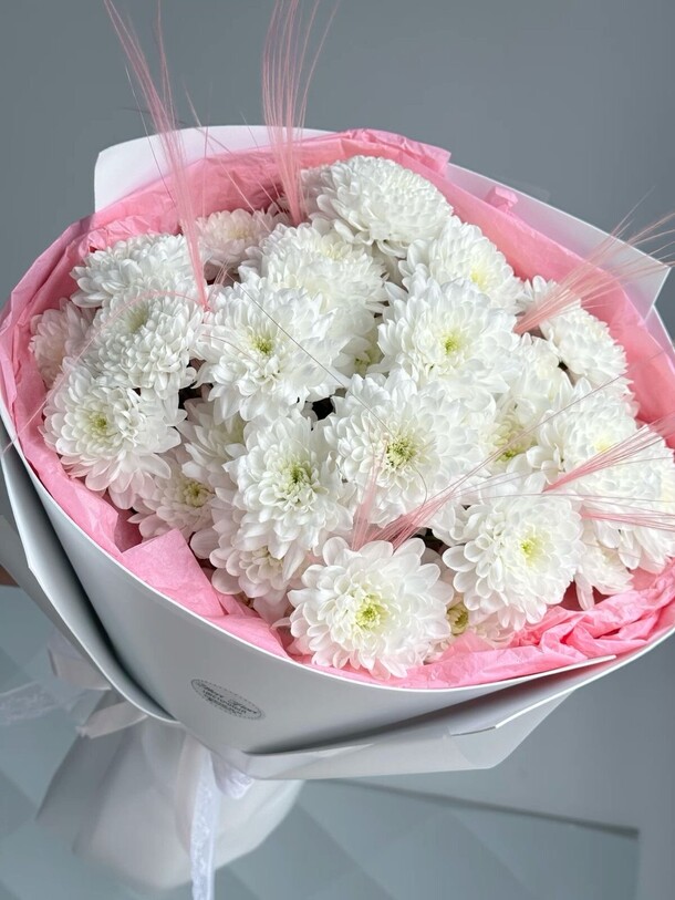 Букет из кустовых хризантем, артикул F1335331 - 5720 рублей, доставка по городу. Flawery - доставка цветов