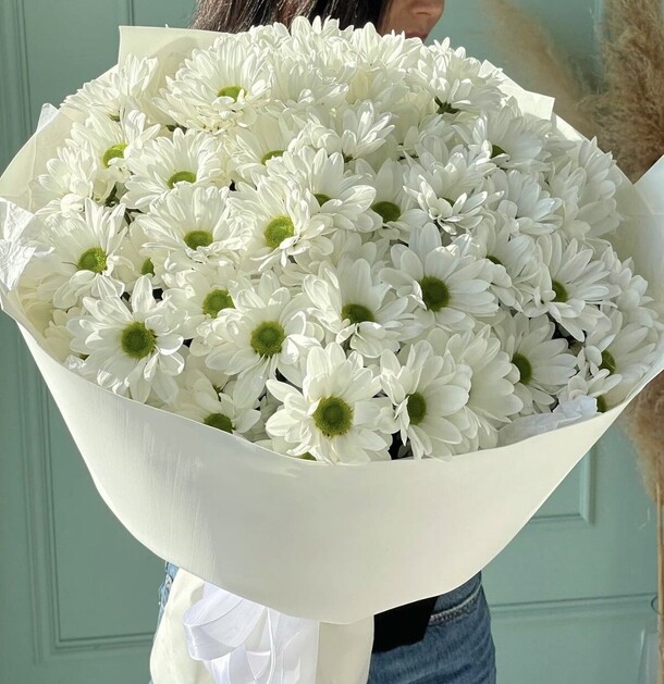Букет из хризантем, артикул F1335362 - 7590 рублей, доставка по городу. Flawery - доставка цветов
