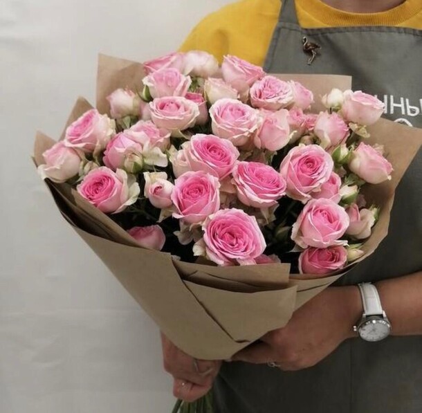 Розовые кустовые розы, артикул F1141883 - 3980 рублей, доставка по городу. Flawery - доставка цветов