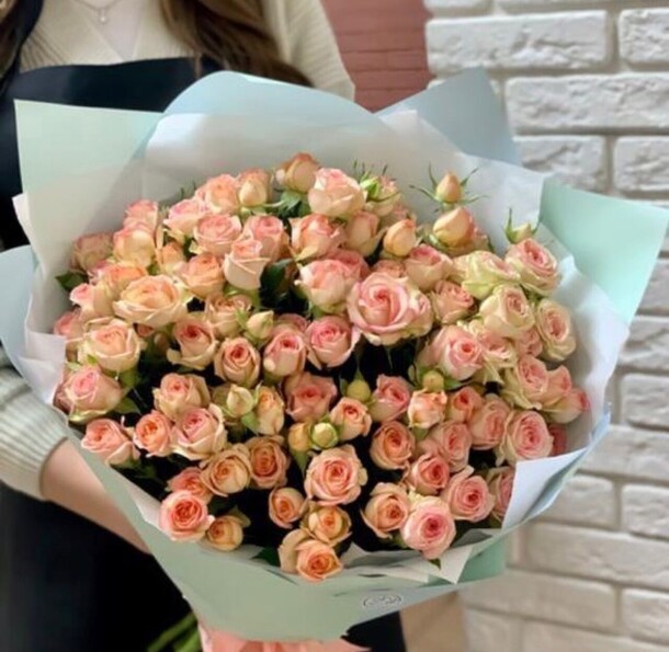 Кустовые розовые розы, артикул F1174018 - 7321 рублей, доставка по городу. Flawery - доставка цветов