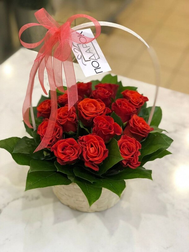 Корзина из 15 роз «рандеву», артикул F1287012 - 5950 рублей, доставка по городу. Flawery - доставка цветов