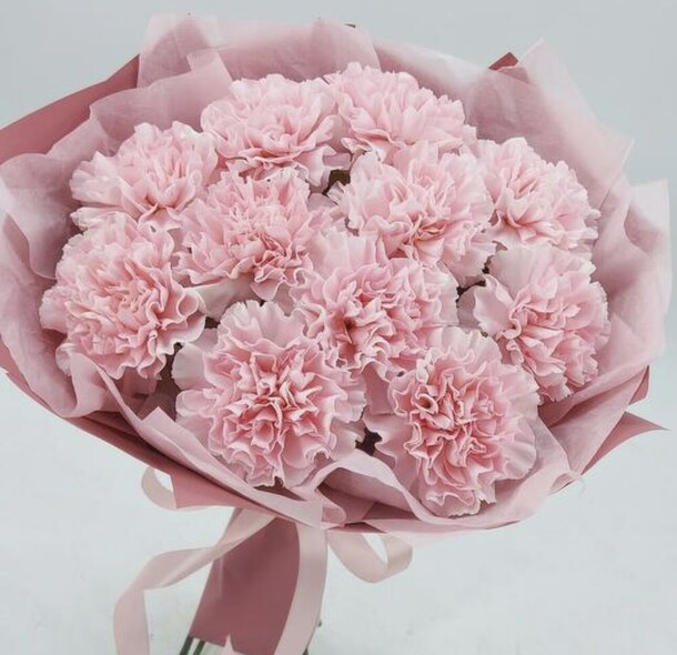 Букет из розовых гвоздик, артикул F1297706 - 2330 рублей, доставка по городу. Flawery - доставка цветов