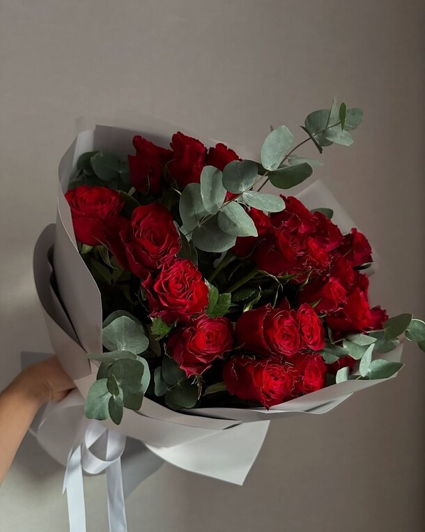 Букет из красных роз, артикул F1425127 - 7550 рублей, доставка по городу. Flawery - доставка цветов