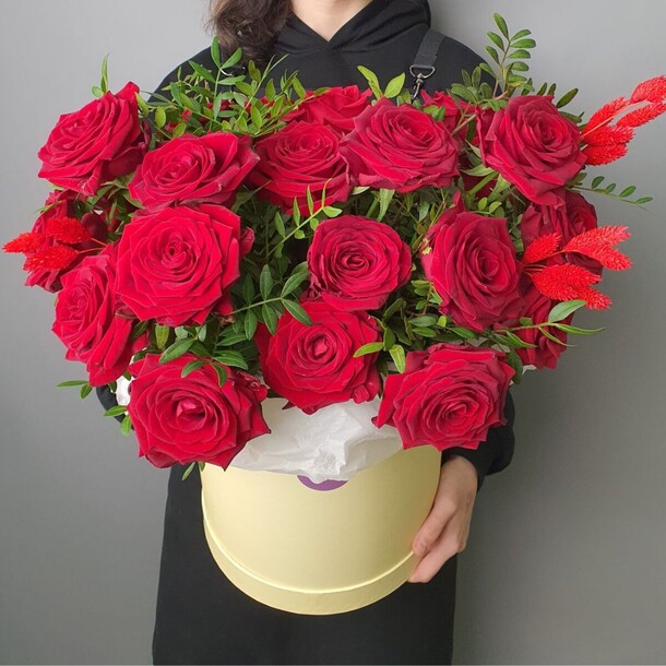 Композиция красных роз, артикул F1082892 - 9000 рублей, доставка по городу. Flawery - доставка цветов