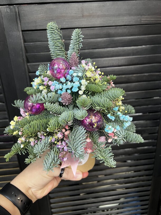 Елочка радужная, артикул F1236948 - 3500 рублей, доставка по городу. Flawery - доставка цветов