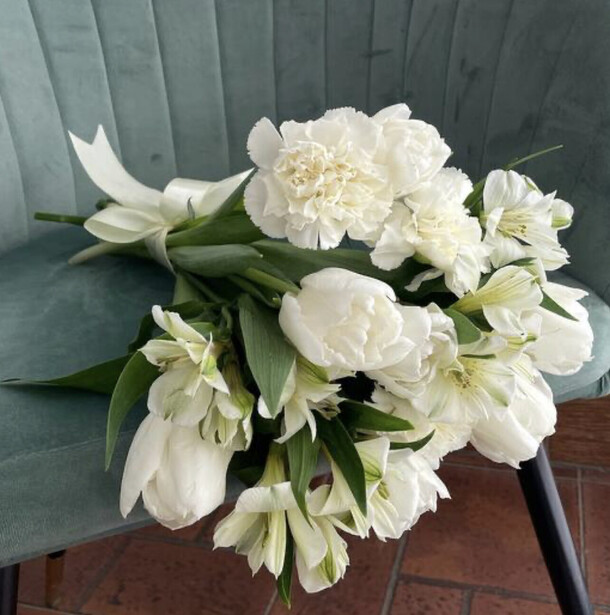 Букет весны без упаковки, артикул F1259723 - 4500 рублей, доставка по городу. Flawery - доставка цветов