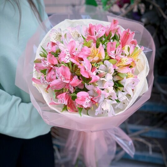 Воздушный букет на 8 марта, артикул F1262281 - 4181 рублей, доставка по городу. Flawery - доставка цветов