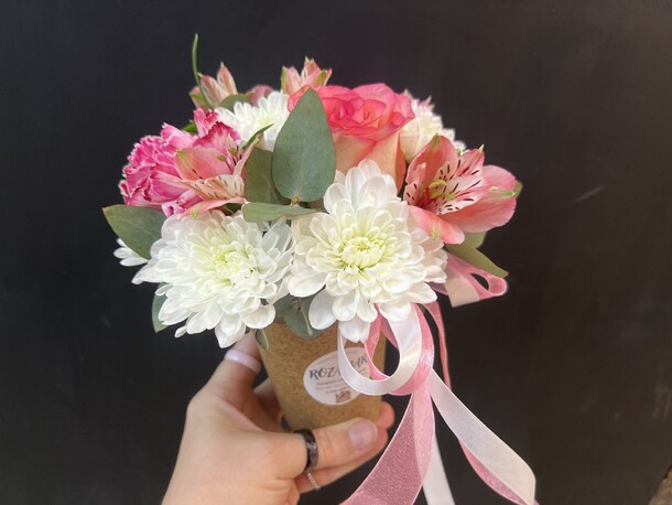 Композиция в стаканчике «милой», артикул F1279005 - 3005 рублей, доставка по городу. Flawery - доставка цветов