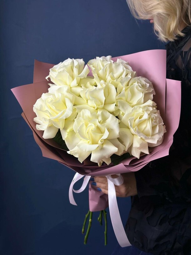 Букет из белых роз "французский поцелуй!, артикул F1394459 - 4990 рублей, доставка по городу. Flawery - доставка цветов