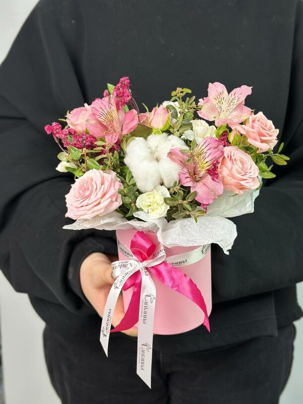 Композиция-комплимент в коробке, артикул F1256121 - 3790 рублей, доставка по городу. Flawery - доставка цветов