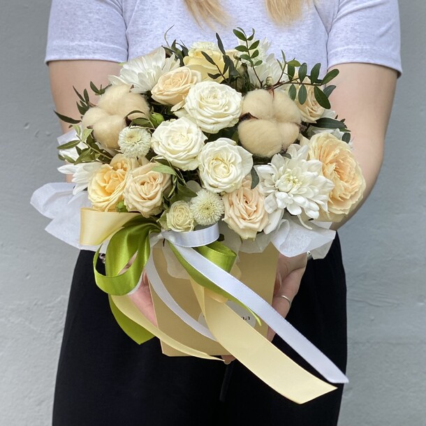 Композиция в бежевых оттенках, артикул F1289181 - 5000 рублей, доставка по городу. Flawery - доставка цветов