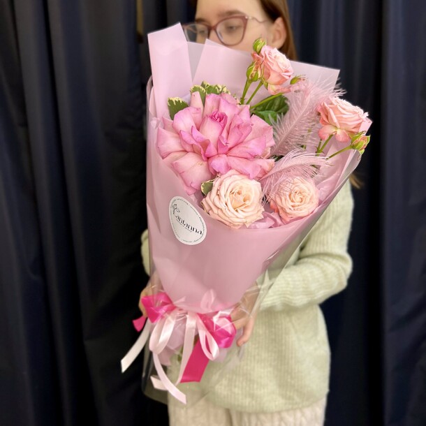 Комплимент из роз, артикул F1371187 - 2590 рублей, доставка по городу. Flawery - доставка цветов