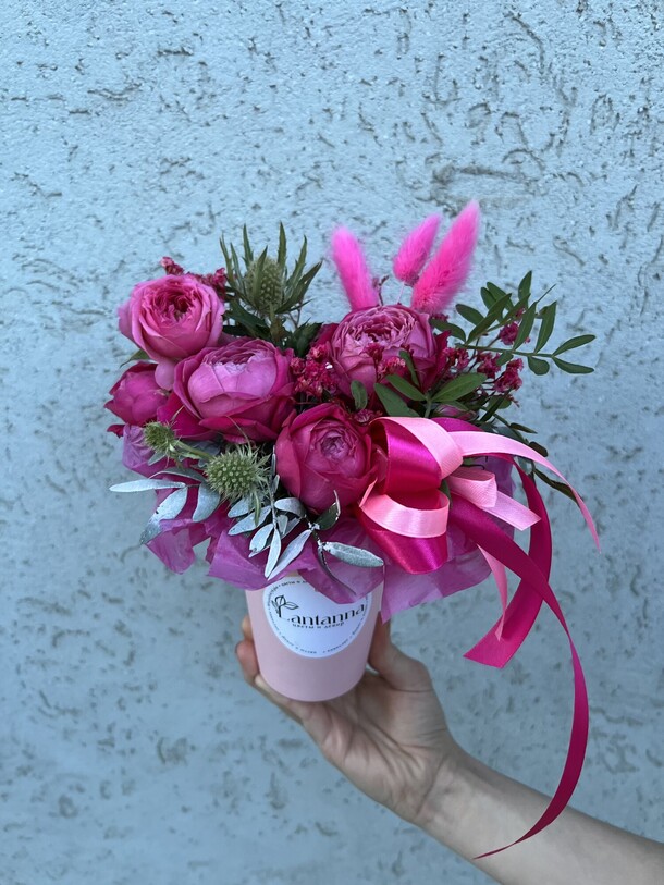 Комплимент в стаканчике из роз, артикул F1409235 - 2150 рублей, доставка по городу. Flawery - доставка цветов