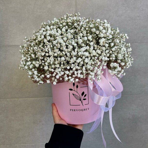 Композиция в коробке "облачко" из белой гипсофилы, артикул F1284970 - 4350 рублей, доставка по городу. Flawery - доставка цветов