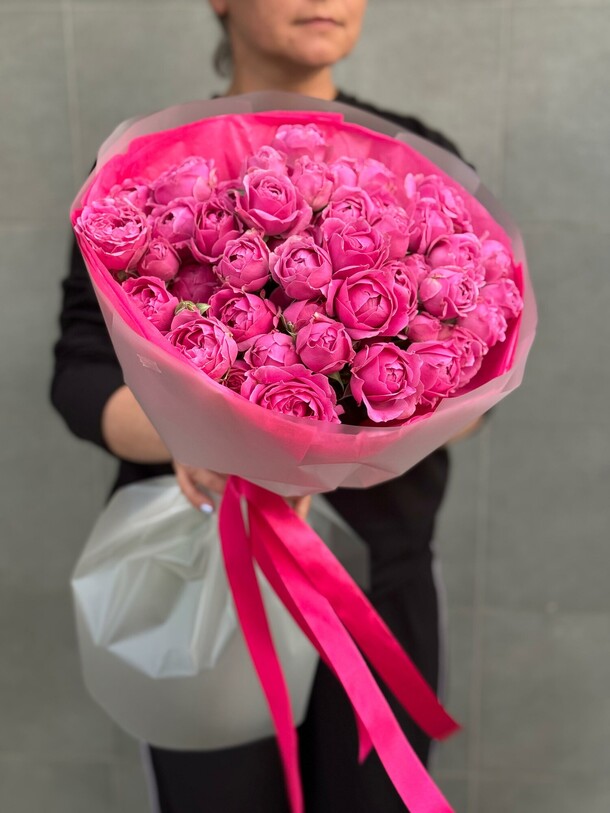 Монобукет "малиновый зефир", артикул F1435900 - 9870 рублей, доставка по городу. Flawery - доставка цветов