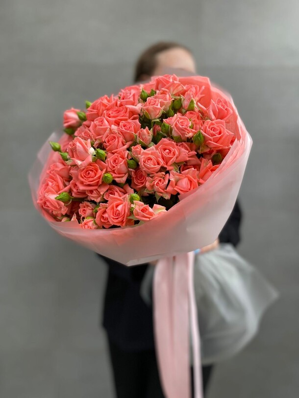 Букет "барби" из кустовых роз, артикул F1435902 - 6100 рублей, доставка по городу. Flawery - доставка цветов