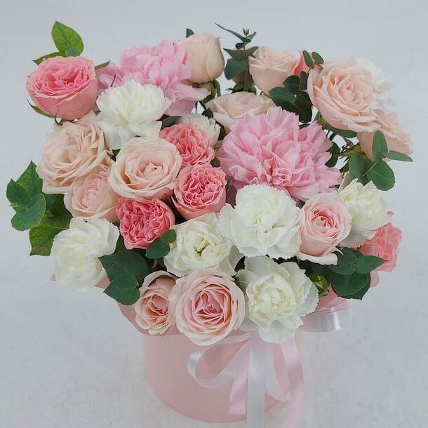 Цветы в коробке xs нежная мелодия, артикул F1448394 - 3296 рублей, доставка по городу. Flawery - доставка цветов