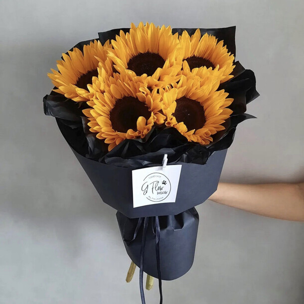 Букет из подсолнухов, красивый букет цветов подсолнухов, шикарный, премиум цветы., артикул F1127350 - 35900 рублей, доставка по городу. Flawery - доставка цветов