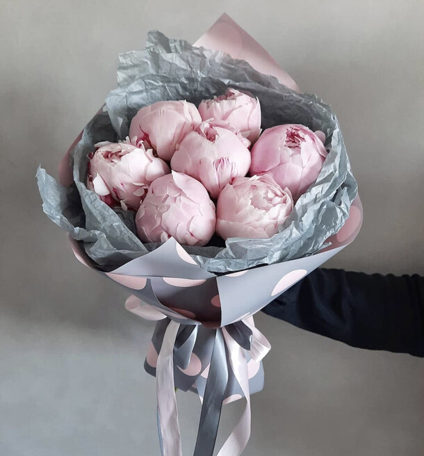 Розовые пионы, красивый букет цветов пионов, шикарный, премиум цветы., артикул F1127440 - 37135 рублей, доставка по городу. Flawery - доставка цветов