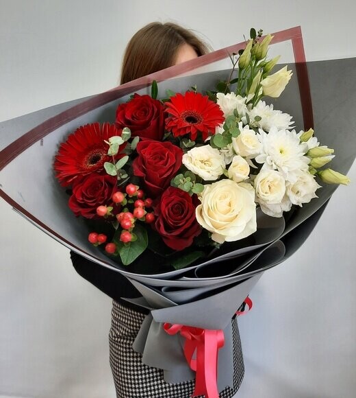 Букет "мастер и маргарита", артикул F1140052 - 11024 рублей, доставка по городу. Flawery - доставка цветов